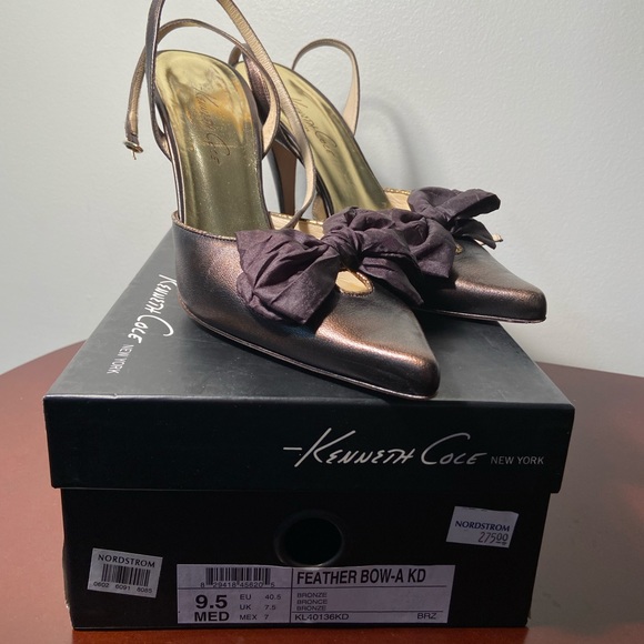 Kenneth Cole Feather Bow - Picture 2 of 2